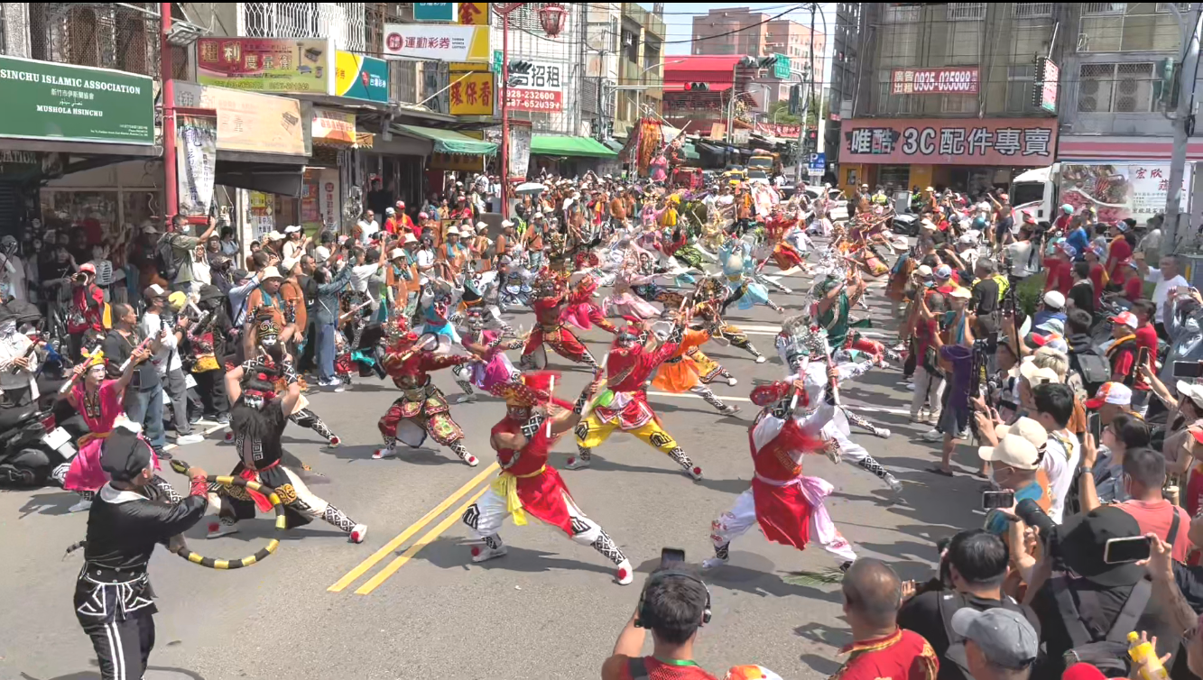 揭阳潮人之家·潮汕青年英歌队亮相台湾